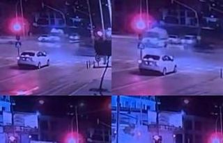 Mersin’deki ambulans kazası güvenlik kamerasına...