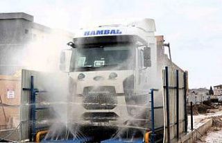 Metro şantiyesinden çıkan araçlar temizlendikten...