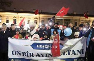 Minik ellerde fenerler, yüreklerde Ramazan sevinci