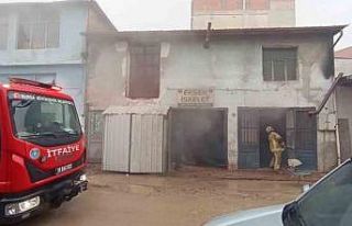 Mobilya imalathanesinde yangın