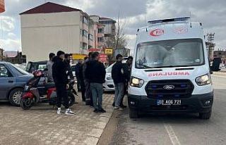 Motosiklet ile otomobil çarpıştı: 1 yaralı