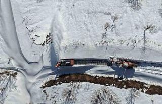 Muş ile Bitlis arasındaki kara yolu kar ve tipi...