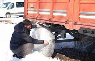 Muş’ta çiftçiler tarım araçlarını kış şartlarına...