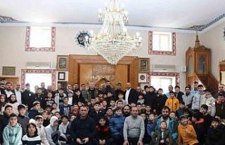 Namazını düzenli kılan öğrenciler ödüllendirildi