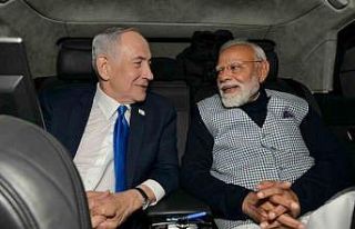 Netanyahu, Hindistan Başbakanı Modi’yi Hint kıyafeti...