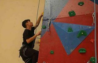 Niğde’deki tırmanış duvarı geleceğin dağcılarını...