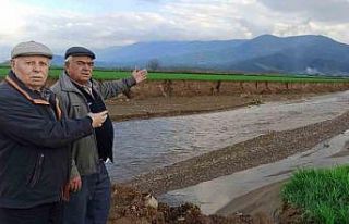 Ödemiş’te baraj tahliye suyu sel oldu, geçtiği...