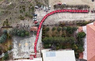 Öğrenciler, 150 metrelik dev Türk bayrağıyla...