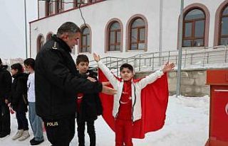 Okullarda bayrak coşkusu