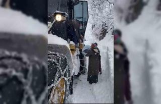 Ordu’da hastalanan bebek, kardan kapanan yolda iş...