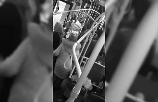 Otobüs şoförü fenalaşan yolcuyu hastaneye yetiştirdi