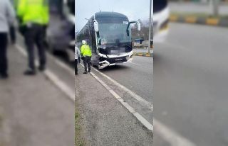 Otobüsle çarpışan motosiklet sürücüsü hayatını...