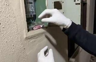 Otomobil ve elektrik panosuna zulalanan uyuşturucuları...