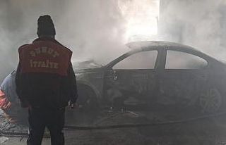 Otomobil yangını paniğe neden oldu