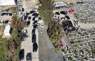 Özgür Özel’den 30 araçlık konvoyla deprem mezarlığına...