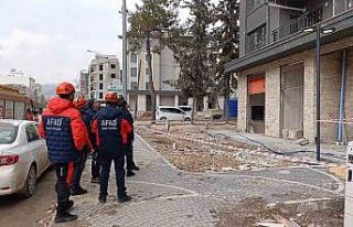 Paralarını alamadıklarını iddia eden 2 işçi...