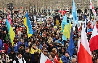 Paris’te Ukrayna’ya destek yürüyüşü