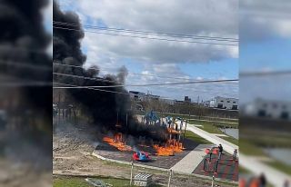 Parkta oyun grupları alev alev yandı