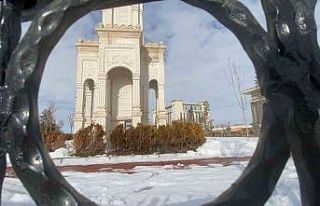 Patnos’ta muhteşem kar yağışı manzarası