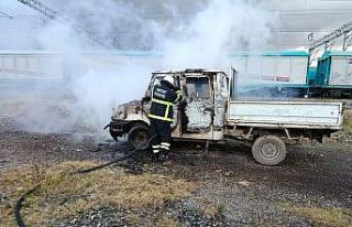 Payas’ta kamyonet alevlere teslim oldu