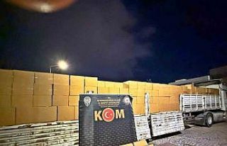 Polis 1 tır dolusu kaçak boş makaron ele geçirdi