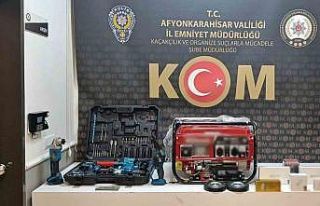 Polis kaçak parfüm ve elektronik malzeme ele geçirdi