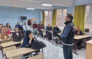 Polisten lise öğrencilerine yönelik eğitim