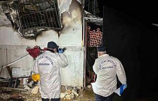 Prefabrik evde çıkan yangında karı-koca hayatını...