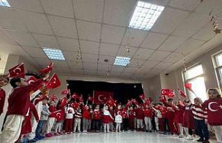 Pursaklar’da bulunan okullarda ‘Bayrak Sevgisi’...
