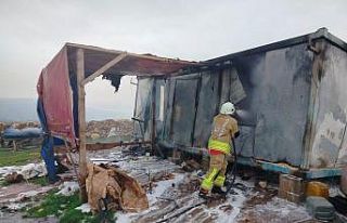 Reyhanlı’da alevlere telsim olan konteyner yandı