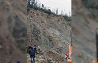 Rize’de heyelan köy yolunu ulaşıma kapattı