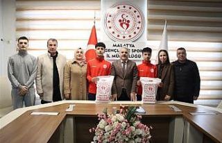 Röveşata golünün kahramanları ödüllendirildi