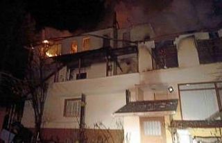 Safranbolu’da 3 katlı evde yangın