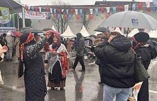 Sağanak yağışa aldırış etmeyen Ümraniyeliler...