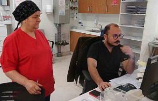 Sağlık çalışanı anne ve oğul birlikte hayat...