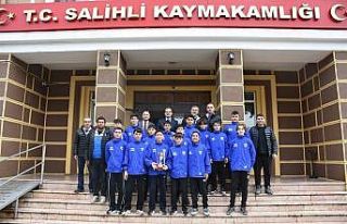 Salihli Kaymakamı Güldoğan, şampiyonları ağırladı