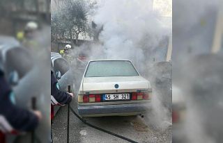 Salihli’de yangın paniği: Park halindeki 2 otomobil...
