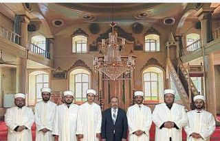 Salihli’ye atanan din görevlileri cübbe giydi