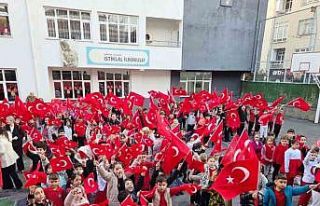 Samsun’da 253 bin öğrenci "Bayrak Sevgisi"...