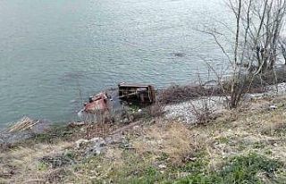 Samsun’da taktör Kızılırmak Nehri’ne uçtu:...