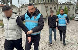 Samsun’da Trabzonspor otobüsünü taşlayan 5 kişi...