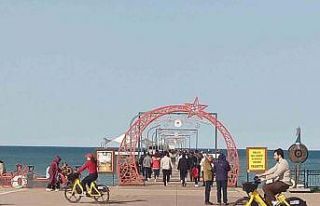 Samsun’da yalancı bahar: Vatandaşlar sahile akın...
