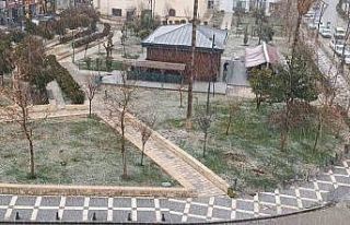 Şanlıurfa’da dolu yağışı sürücülere zor...