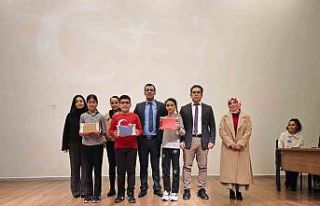 Sarıgöl’de minik yüreklerden İstiklal Marşı...