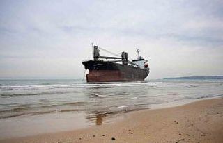 Sarıyer’de karaya oturan gemiyi kurtarma çalışmaları...