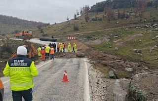 Selendi-Simav Karayolu’nda yoğun yağış sonrası...