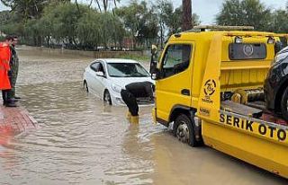 Serik’te sağanak nedeniyle yollarda su birikintileri...