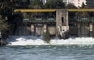Seyhan Barajı’ndan su tahliyesi sürüyor: Tarlalar...