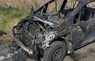 Seyir halindeki otomobil alev alev yandı, sürücü...