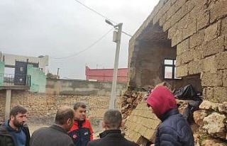 Şiddetli yağış İdil’de bir evi yıktı